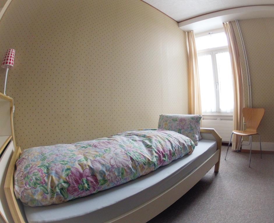 Basicrooms Hotel Unterseen Zimmer foto