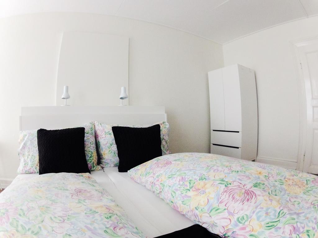 Basicrooms Hotel Unterseen Zimmer foto